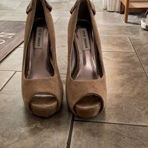 Steve Madden Taupe Heels with gem bows